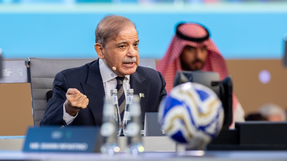 At Riyadh summit, PM Sharif urges global cooperation, highlights Pakistan’s economic reforms